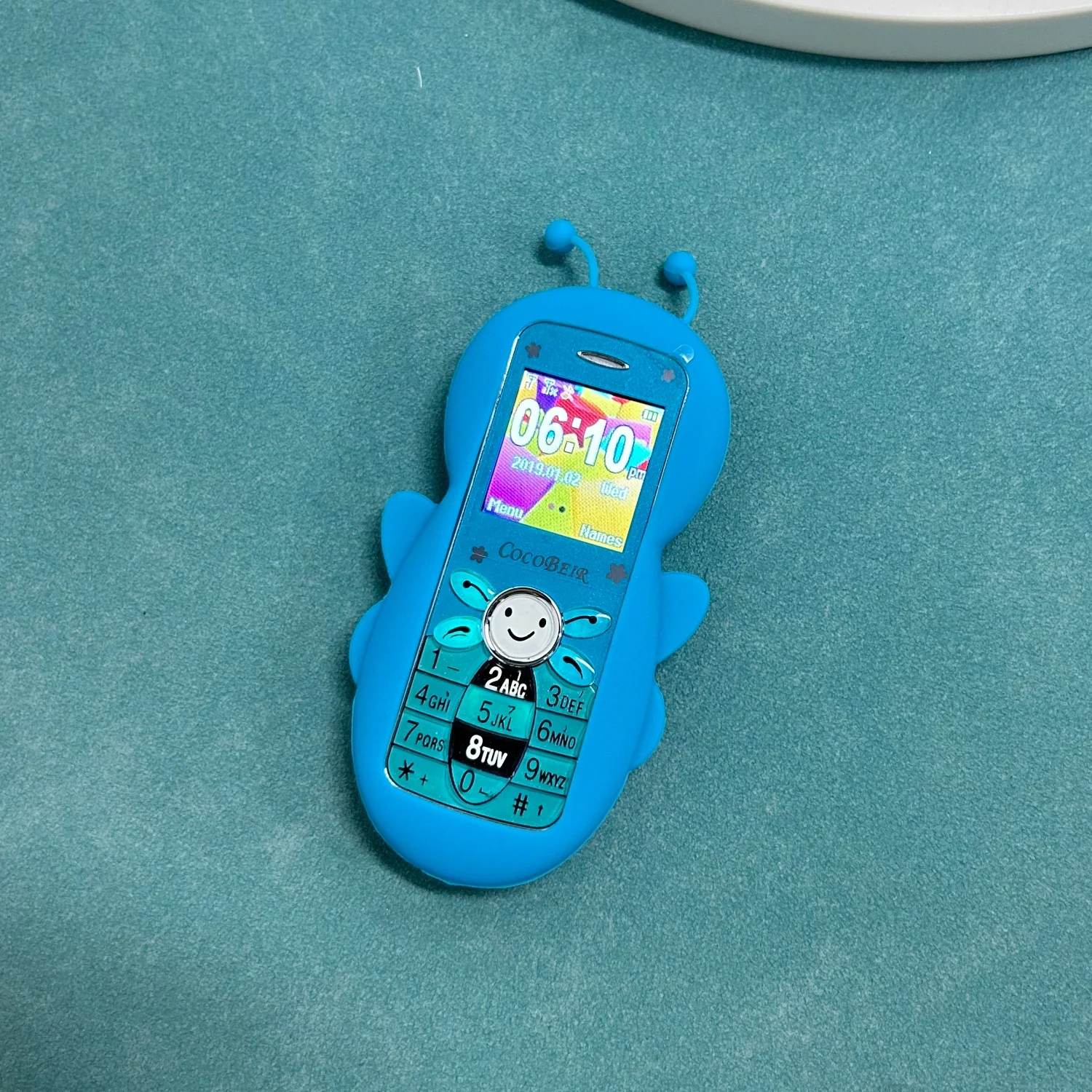 COCOBEIR D666 2G Cute Mini Cellphone Dual SIM Card Camera FM Radio Bluetooth Alarm 1500mAh GSM Mobile Phone Multi-language