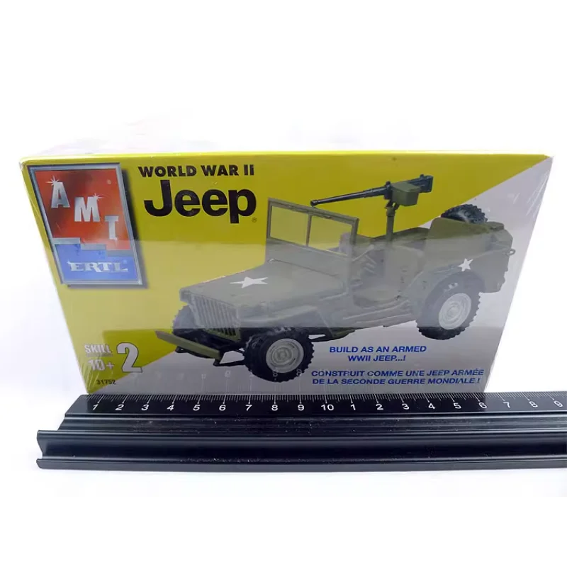 

AMT 1:25 Scale World War II Jeep II Armed Plastic Car Assembly Model Collectible Toy Gift Souvenir Display Ornament