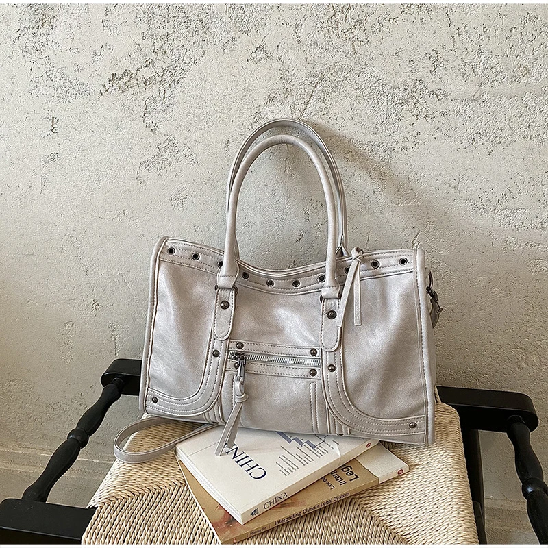 Retro Rivet Tote Bag For Women Large Capacity Used Pu Motorcycle Bag American Casual Single Shoulder Handheld Bag Commuter Bag