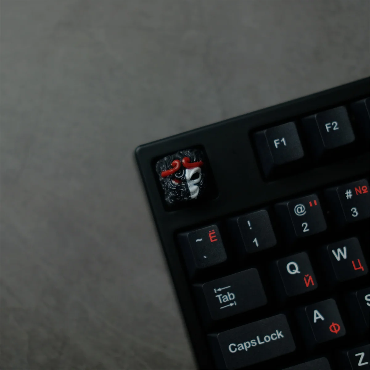 

Handmade Natural Resin Goku Model Key Cap Mechanical Keyboard Keycap Compatible Cross MX Switches Keyboard Creative Artisan