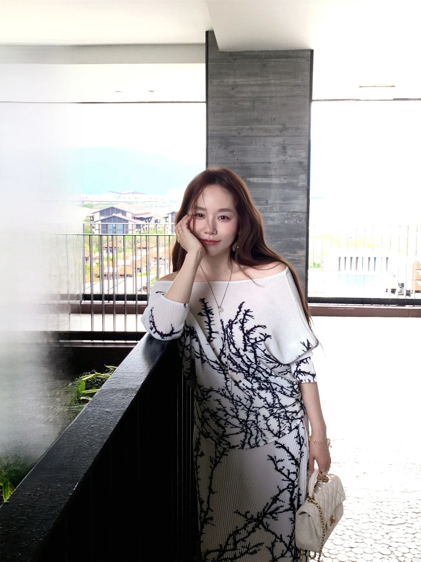 

White Knitted Long Sleeve One Shoulder Women's Top Elegant Early Spring Slimming Small Shirt Chinese Style Loose Polyester Fiber