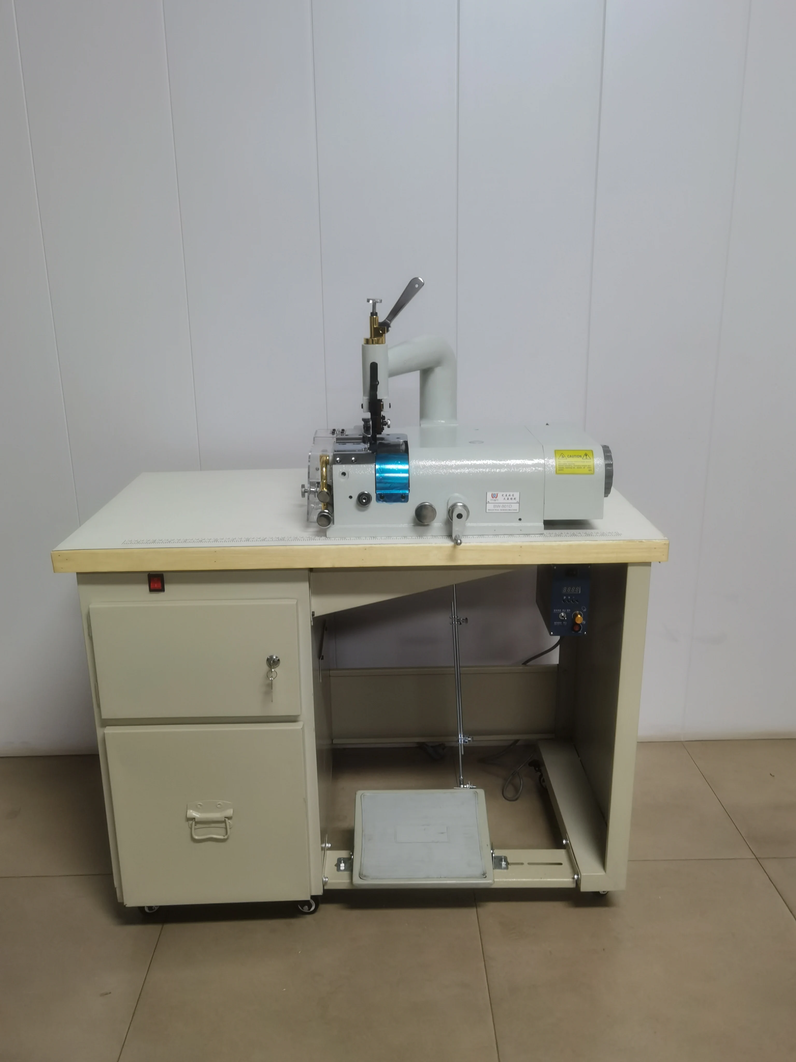 

Hot Selling QK-801D Factory Sale Direct Drive Double Motor Leather Skiver Skiving Machine Price