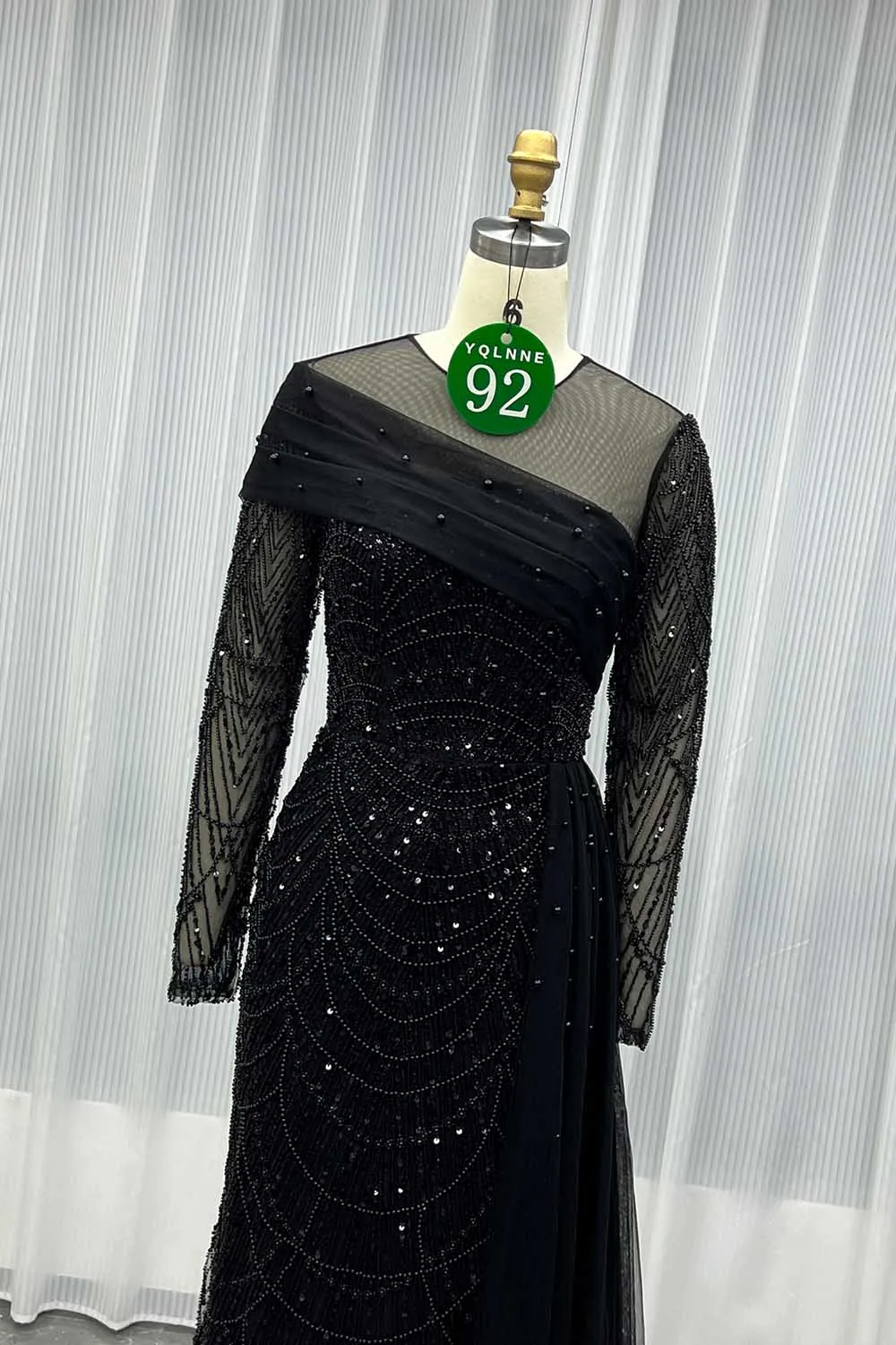 YQLNNE 092 Robe de soirée noire à manches longues et perles