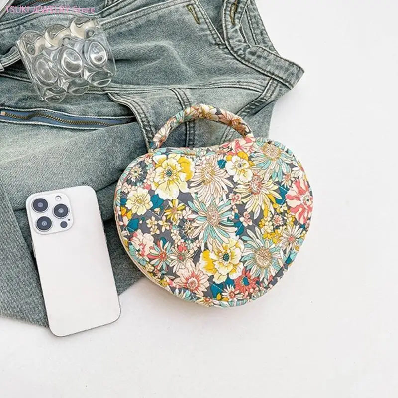 62KE حقيبة مستحضرات تجميل فريدة من نوعها باللون الأزرق توفر الأناقة والوظيفة لتنظيم مستحضرات التجميل للنساء العصريات