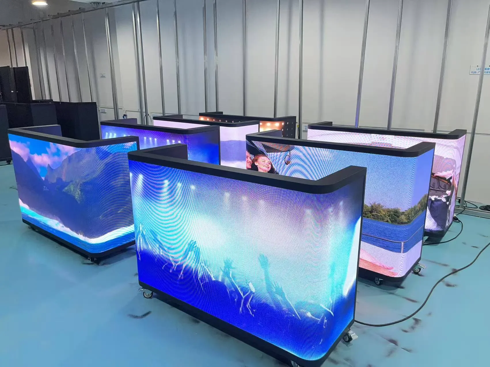 P1.8-P2.5 Curved Flexible LED Module DJ Booth Front Facade Screen For Club Disco Stage