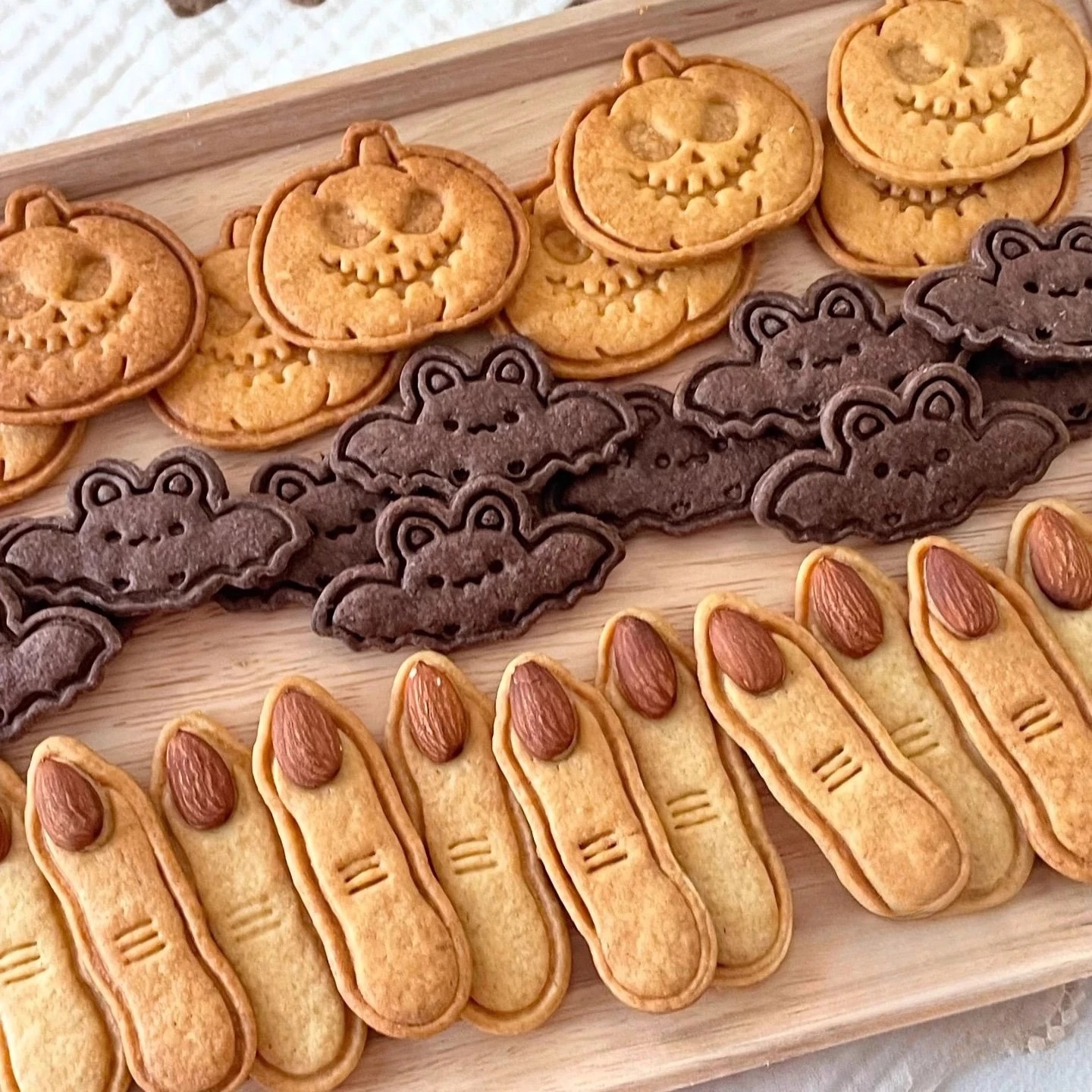 Halloween Cookie Cutters Ghost Pumpkin Bat Finger Shaped Pressable Biscuit Mold Cookie Stamp Embosser Baking Pastry Tool