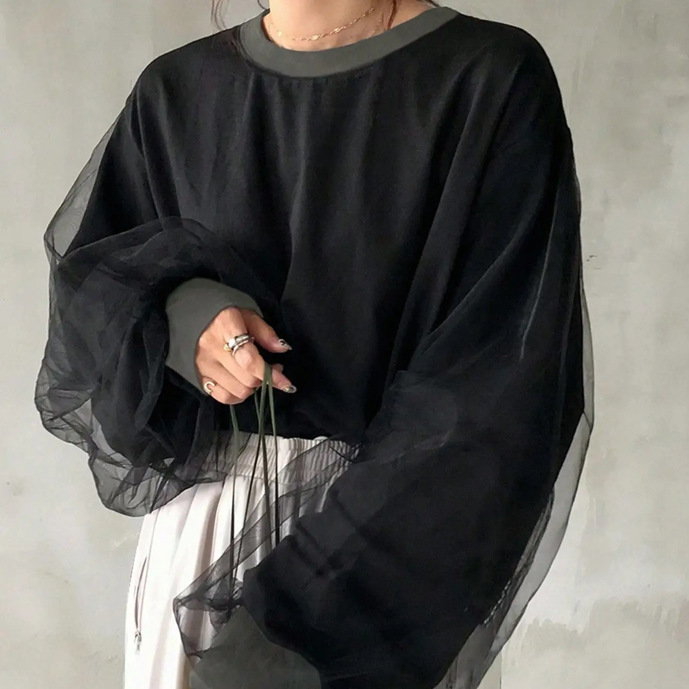 

2026 spring loose and sweet splicing long-sleeved bubble sleeve shirt top women's spring design sense niche shirt