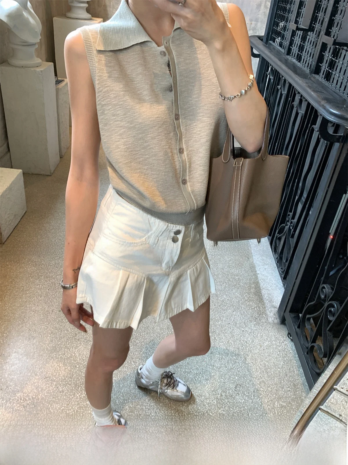 

Новинка! Летний женский топ GV Big Brother из легкого бамбукового вискозного трикотажа, приталенный, модный, для повседневной носки.