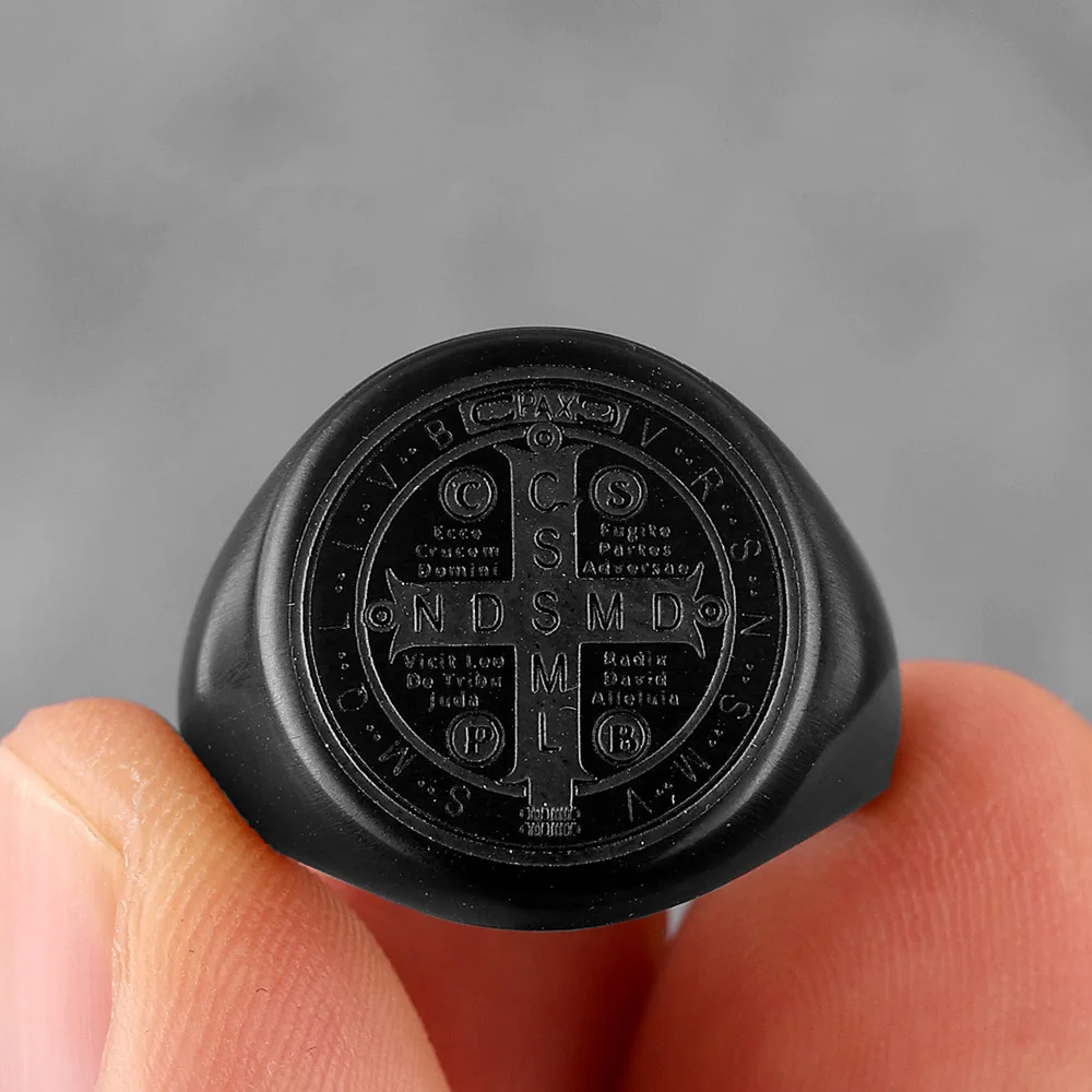 St. Benedikt Kreuz Titanstahlring PVD Schwarz Beschichtet Religiöser Schmuck Christliches Geschenk Gotischer Herrenring Symbol-Accessoire – Detail 5