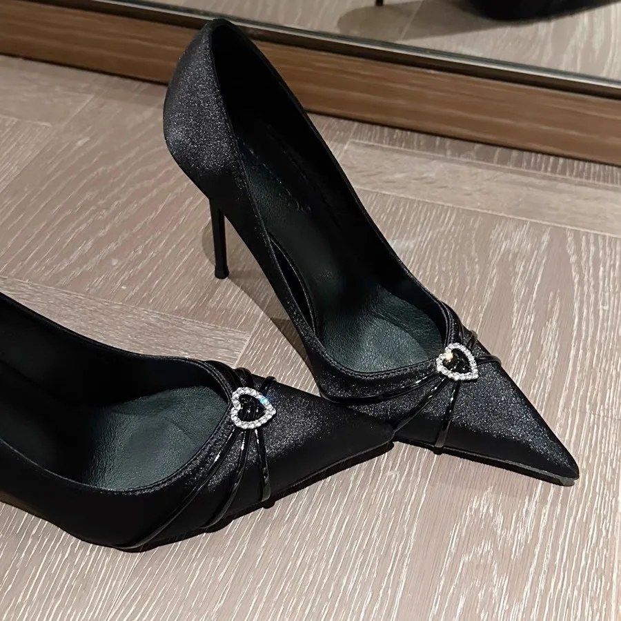 

Black high heels, spring and autumn slim heels, pointed toe, heart-shaped rhinestone temperament, French style single shoes