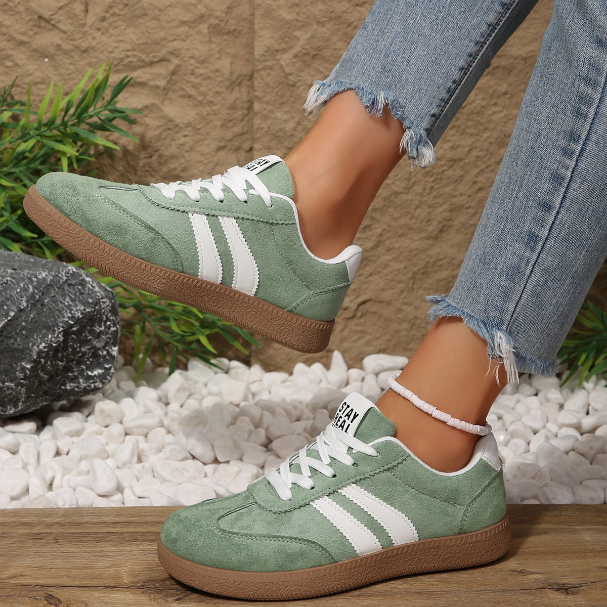 2026 Herbst Damenmode Wildleder-Sneaker mit Doppelschnallen-Metalldetails Leichte Atmungsaktive Bequeme Freizeitschuhe – Detail 8