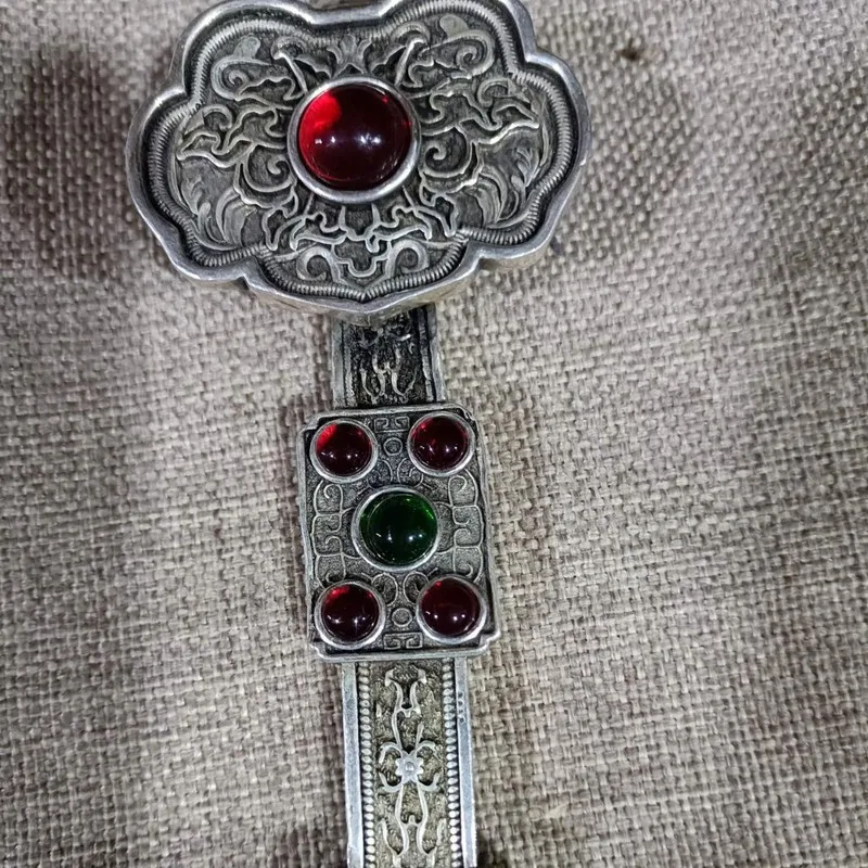 Auspicious lucky hand-held antique alloy craft, a Chinese-style ornament symbolizing wealth and prosperity