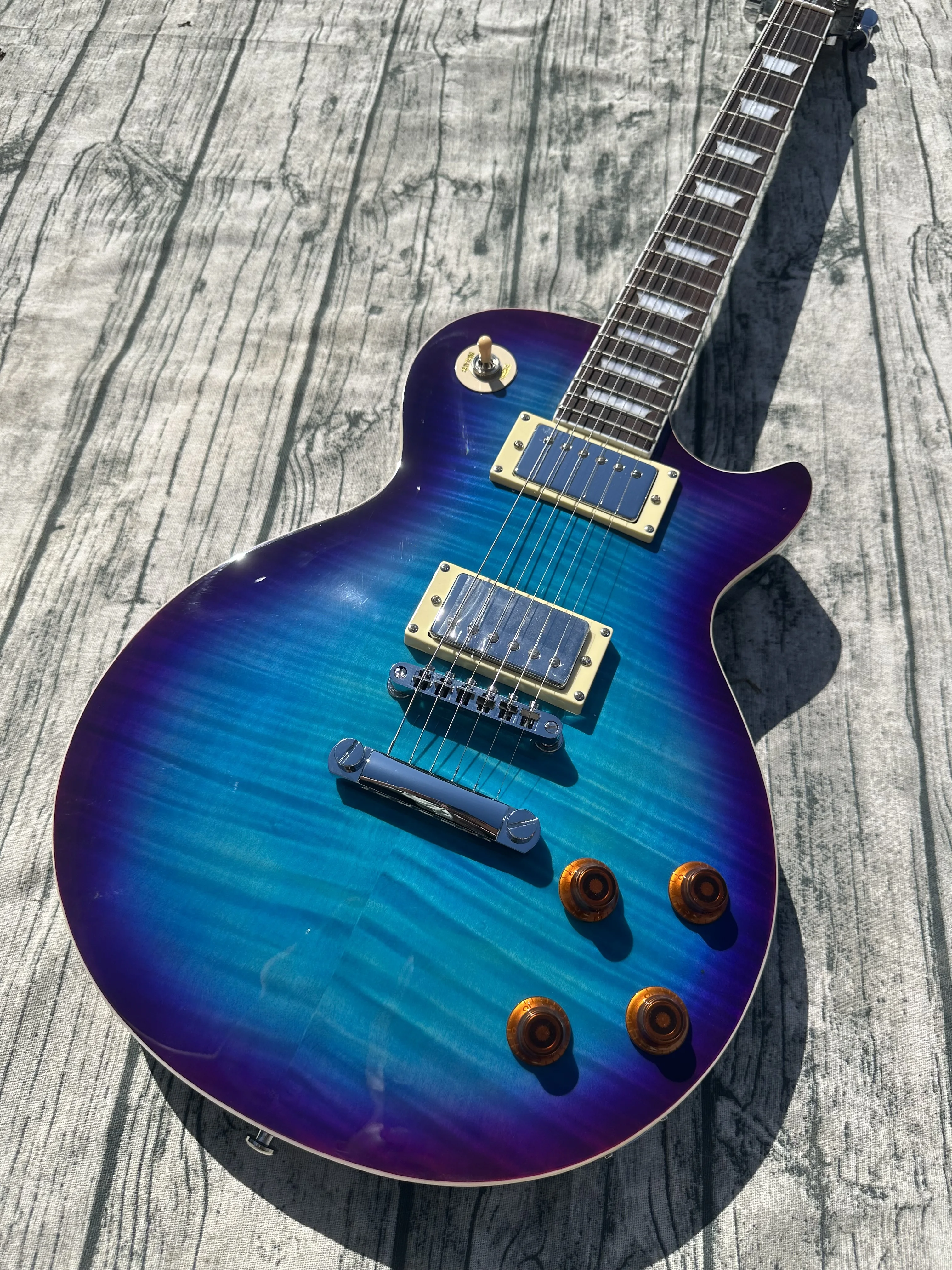 Standard electric guitar, blueberry gradient tiger pattern, silver accessories and pickup, available in stock, lightning package