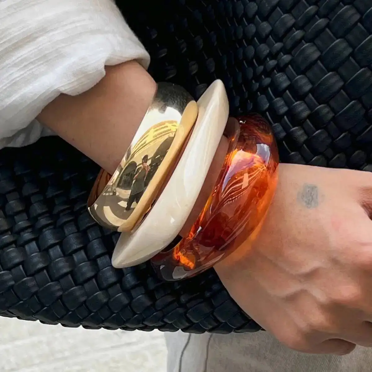 

SHIXIN HipHop Irregular Thick Resin Acrylic Bangle Bracelet for Women Creative Metal Spring Bangle 2025 Fashion Jewelry Gift