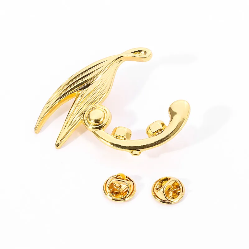 อะนิเมะ Violet Evergarden PIN รูปป้ายโลหะเข็มกลัดเสื้อผ้ากระเป๋าเป้สะพายหลังหมวกอุปกรณ์เสริมสําหรับเครื่องประดับสตรี