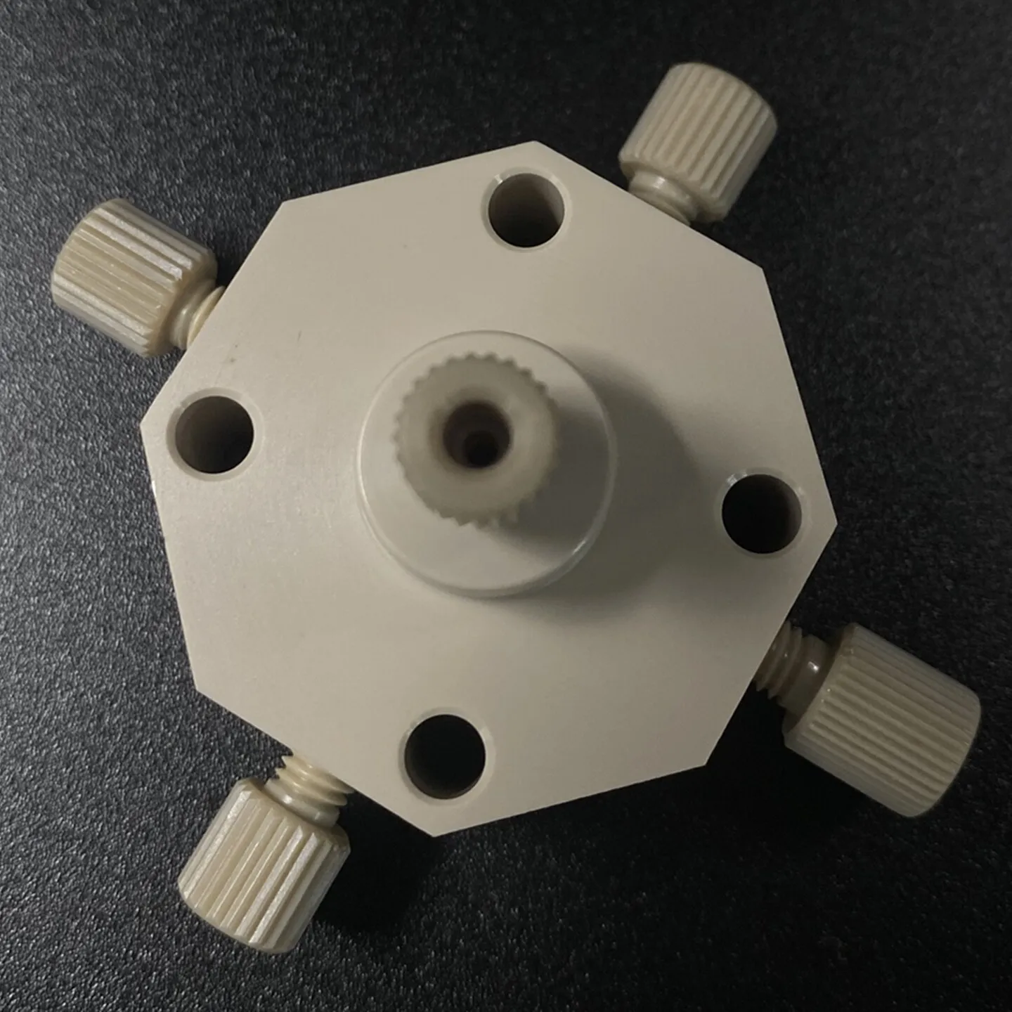 PEEK Parallel Splitting Valve Microfluidic Chip 1 to 4 1 to 8 1 to 16 Channel Low Dead Volume Multi-channel Fluid Chip