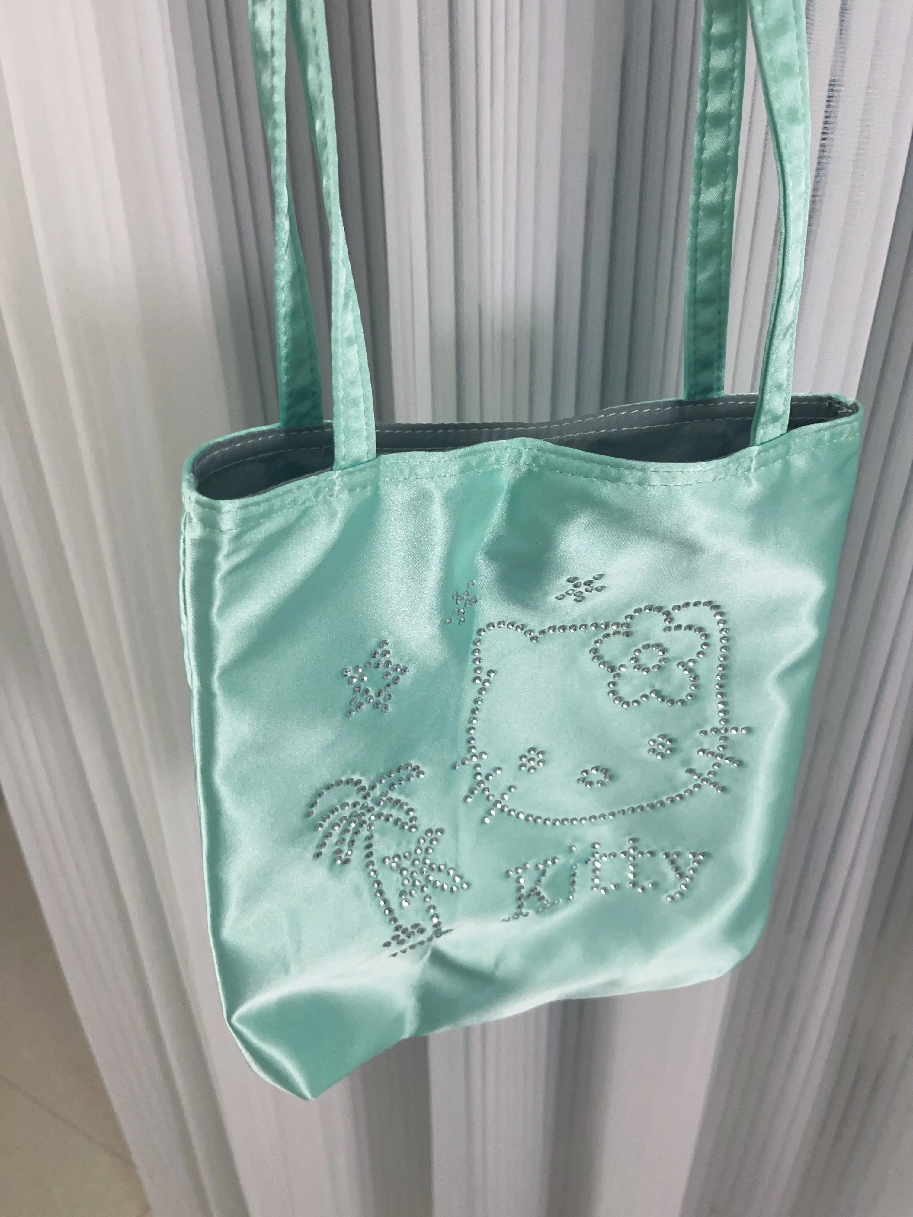 

MINISO женская сумка Hello Kitty Sanrio, модная Высококачественная сумка через плечо, мультяшная вместительная сумка для покупок для девочек