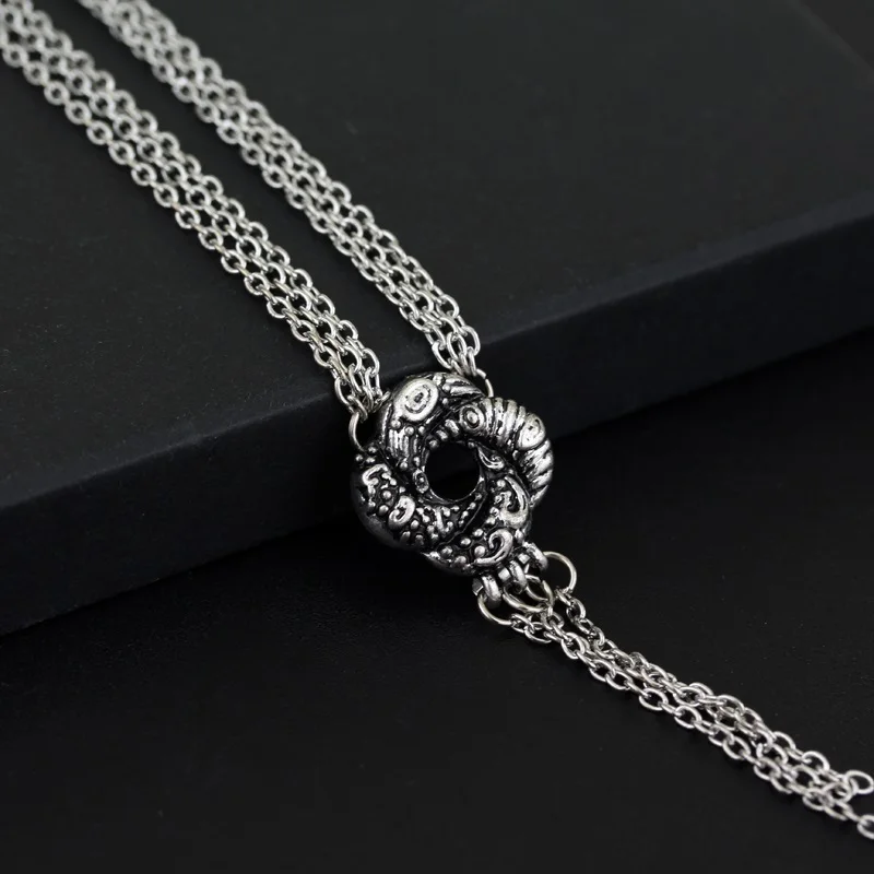 Movie Algerian Loveknot Necklace Vesper Lynd Casino Royale Bond Girl Love Knot Necklace Vintage Silver Plated Women Jewelry