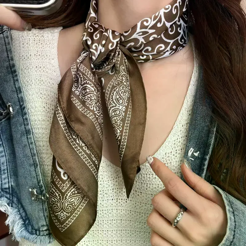 

Women Satin Square Scarf Vintage Print Neck Scarf Lightweight Breathable Hair Bandana For Daily Wear Office Travel