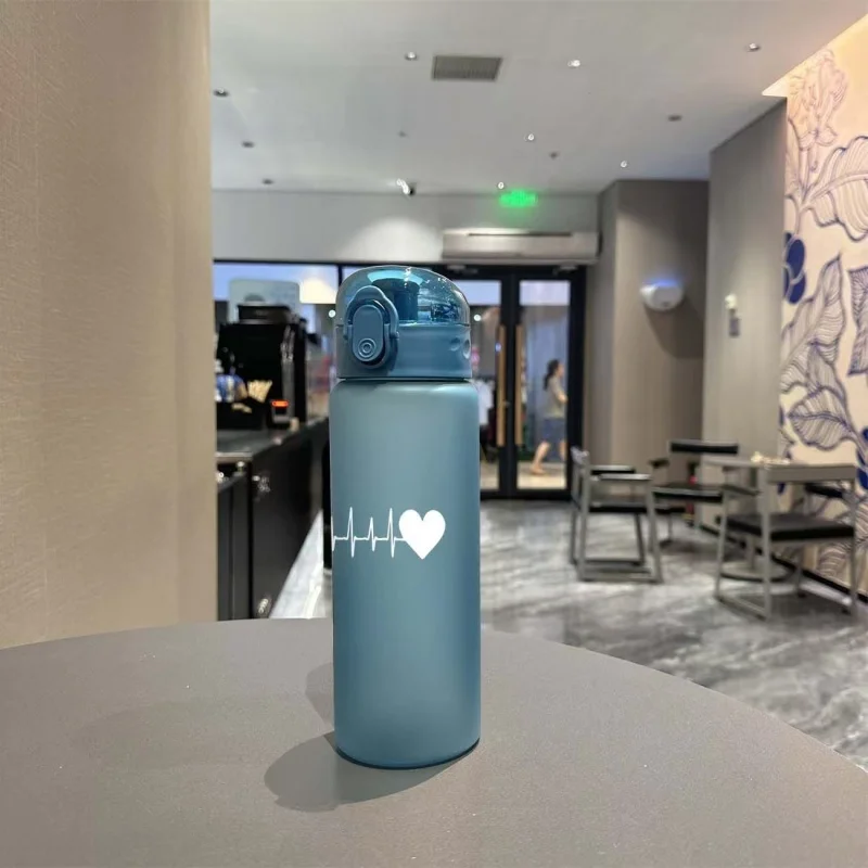 Copo com tema de coração impresso em 3D – Textura de coração 3D vívida, material de qualidade alimentar e sem PVC de 780ml, resistente ao desbotamento com acabamento fosco