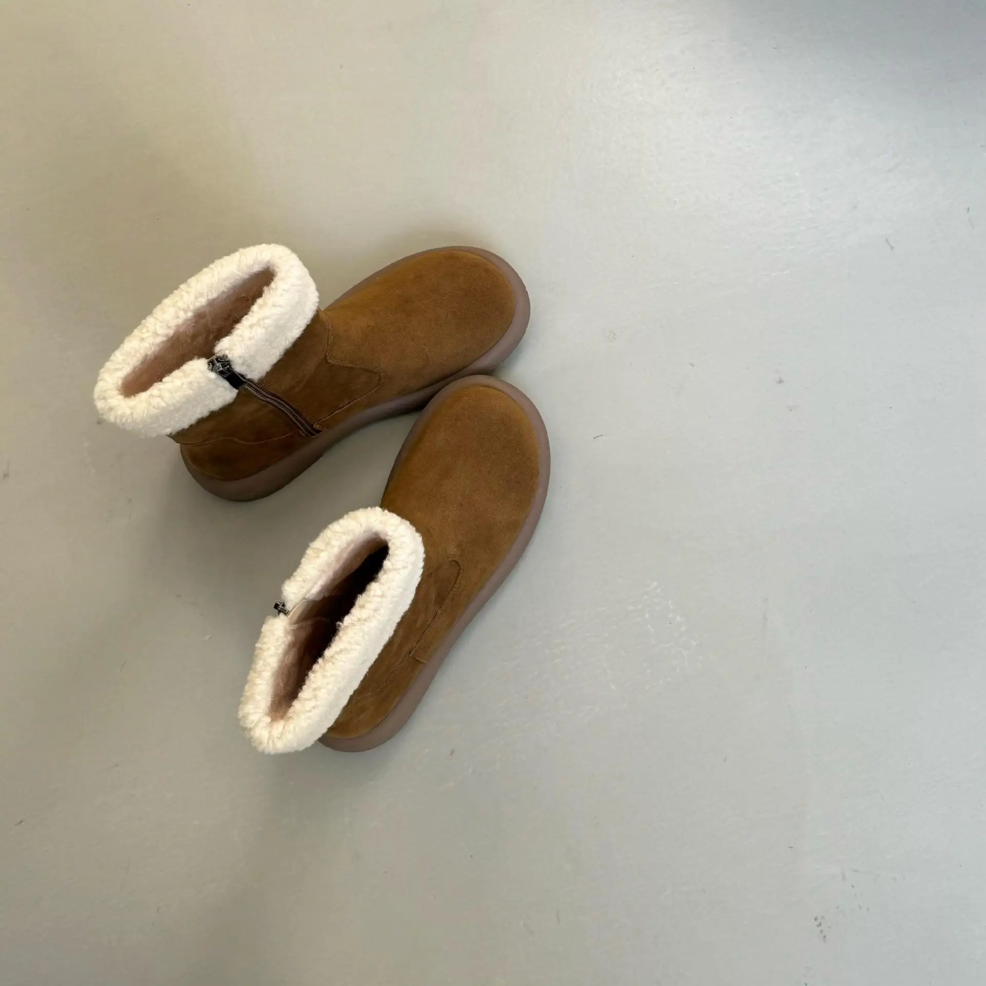 Sapatos botas plataforma plana dedo do pé redondo austrália calçados de inverno botas de pelúcia-mulheres tamancos de borracha baixa neve tornozelo 2024 pele de couro