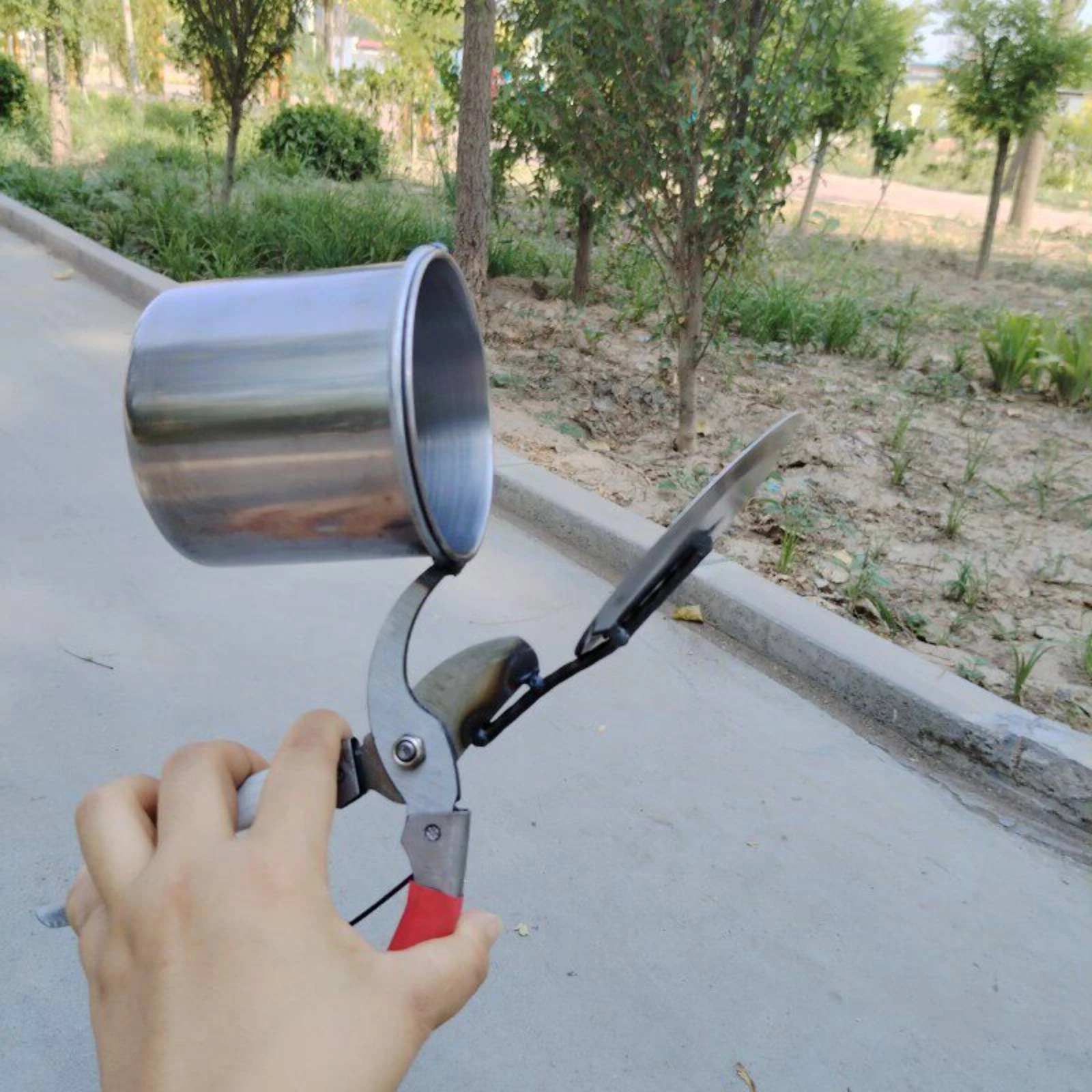 Cup-Type Fruit Picker Coil-Assisted-Loaded Handheld Fruit Picker Manual Hand Grips