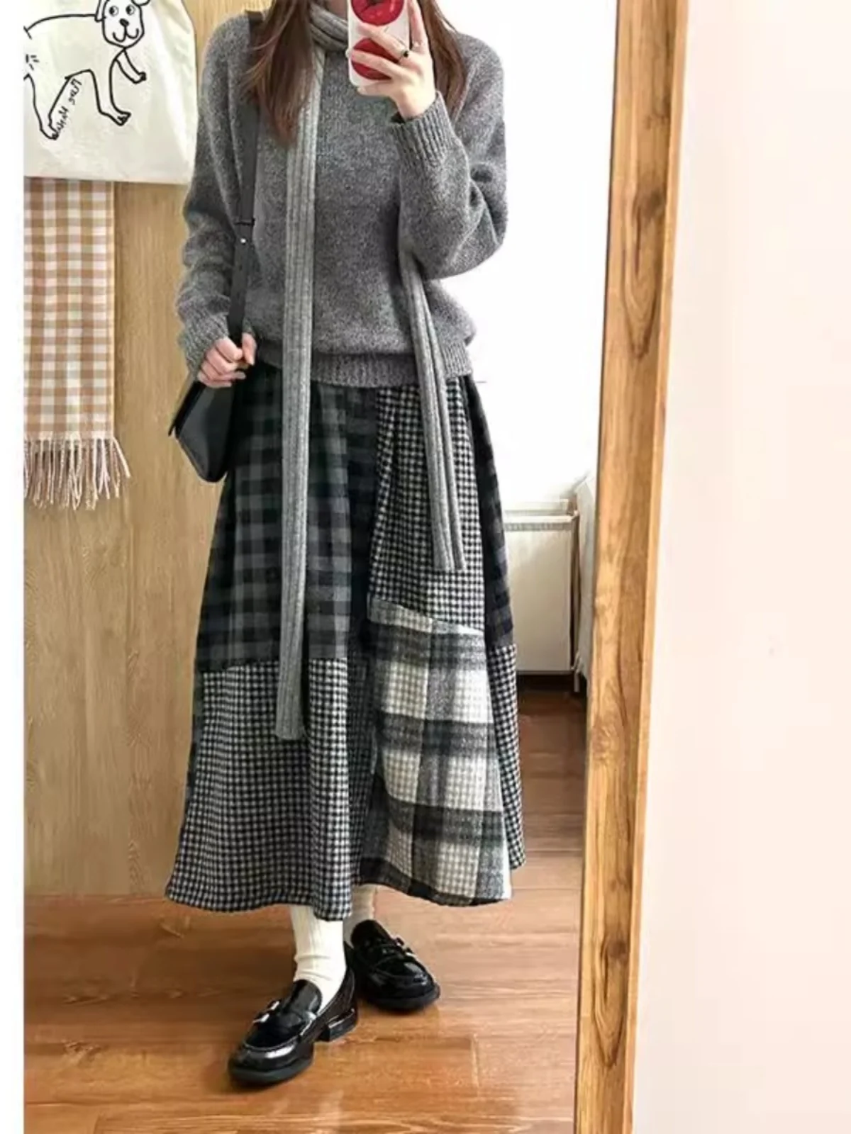 Spódnica midi damska wiosenna, trapezowa, patchworkowa, w kratę, długość do kolan, artystyczny design, wiosna 2025, do pracy, prosty krój, duży rozmiar