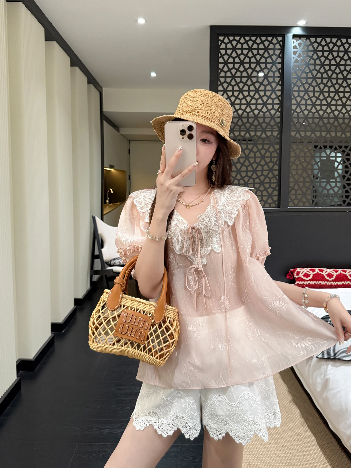 

Летняя женская блузка Zhang ei в корейском стиле с цветочным принтом, свободного кроя, с кружевом, для повседневной носки, модная