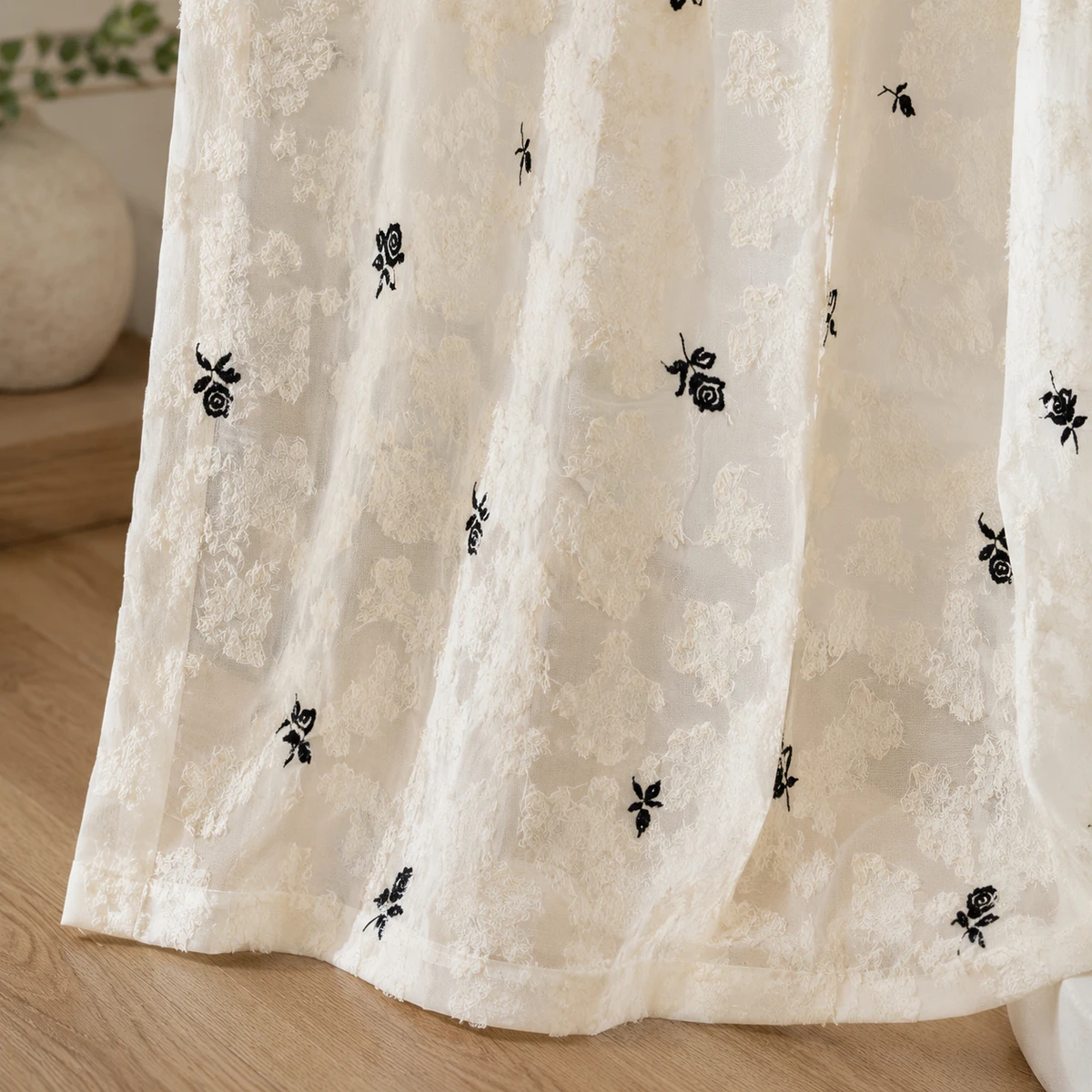 Embroidery In The Piece - 1 sztuka, zasłona z haftem róż