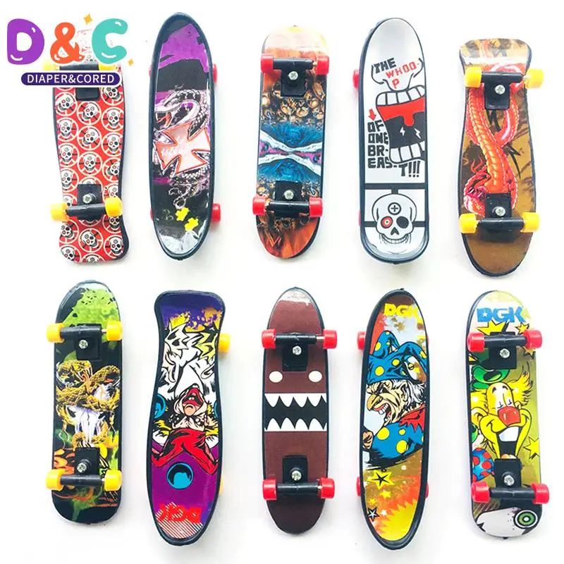 1Pc 2.8*10CM tastiera Mini punta delle dita creativa Skateboard plastica Finger Skate Scooter colore casuale