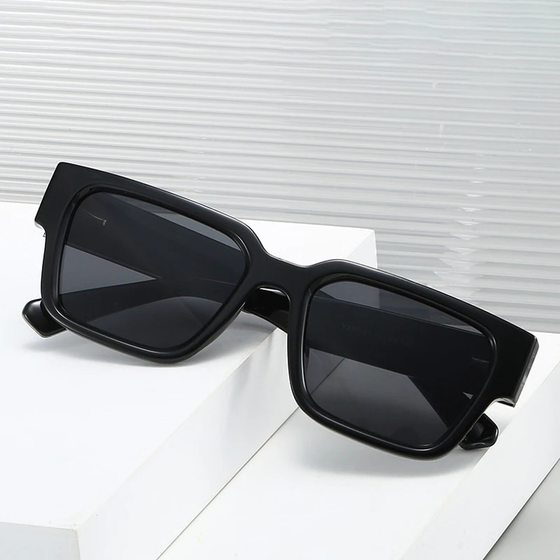 JNPCXI جديد الاستقطاب مربع الرجال النظارات الشمسية الرجعية المسامير TR90 النساء رمادي ظلال UV400 نظارات شمسية