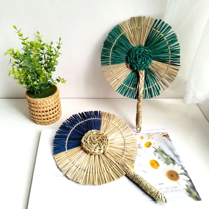 

Natural Lafite Grass Puff Fan For Summer Portable Hand Cranked Grass Weaving Handmade Summer Weaving Circular Decorative Artwork