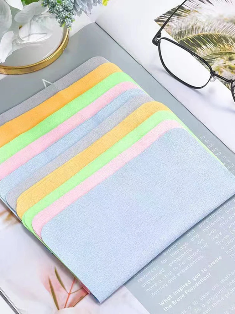 Chiffon de nettoyage de lunettes en microfibre, 5 pièces, adapté aux écrans, lentilles, lunettes en Nylon ou Polaroid, 15x18cm, couleur aléatoire