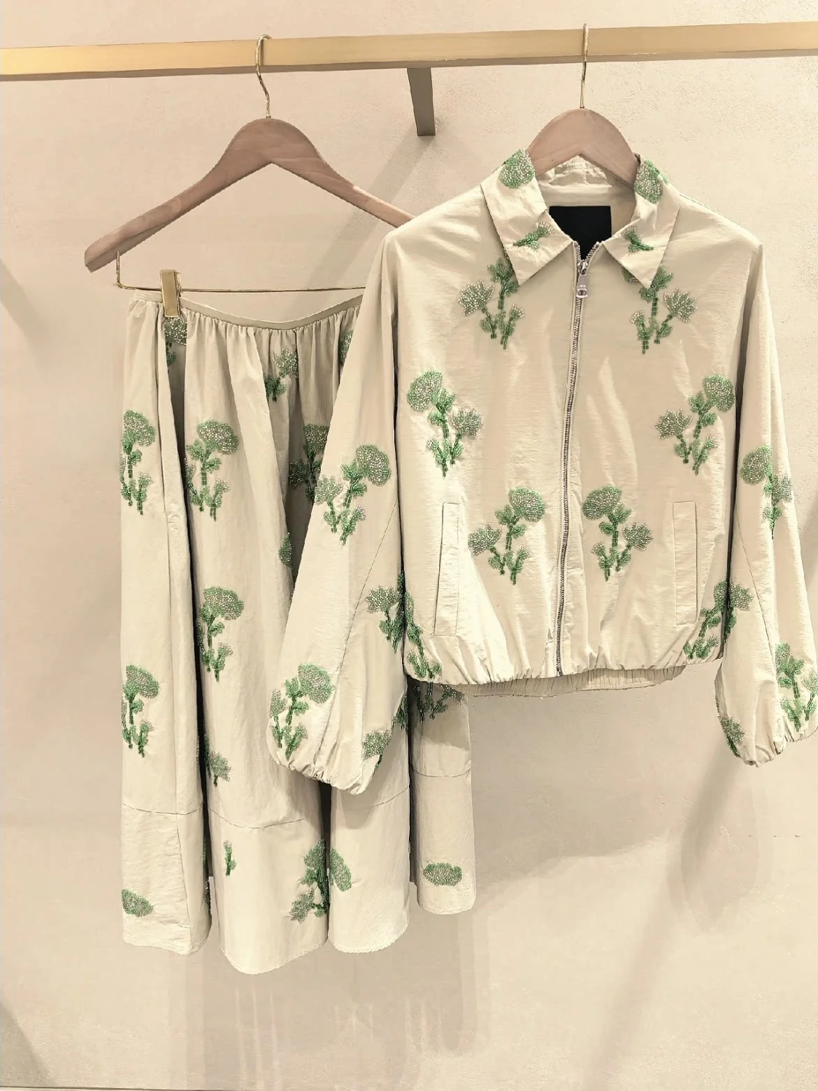 

Heavy Embellished Flower Jacket And Half Skirt Set Spring 2026 Women's Fashion Ensemble Short Sleeve Long Sleeve Plant Floral