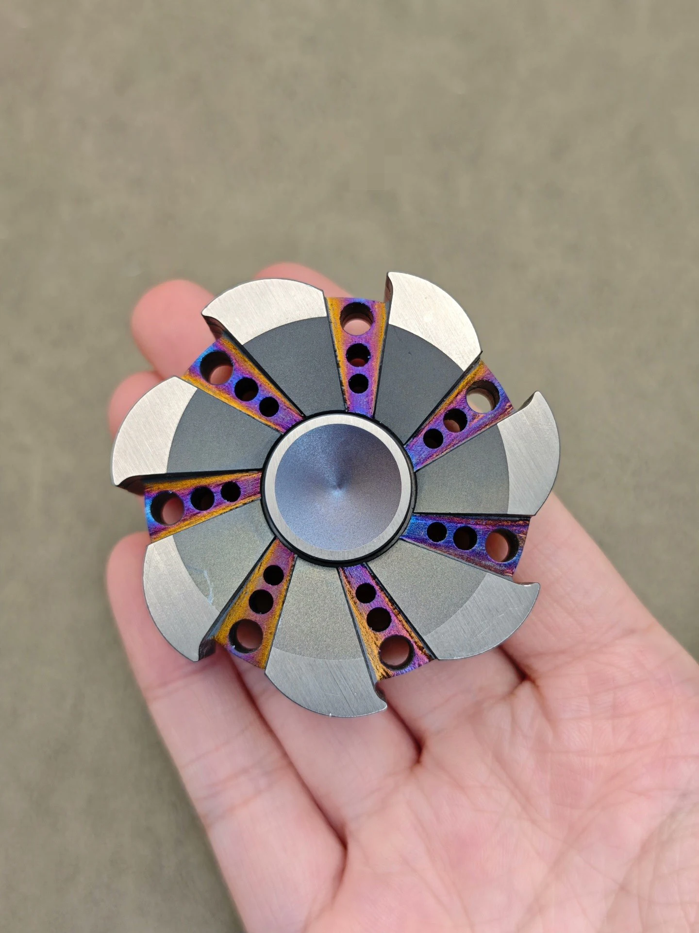 Turbine titanium alloy gyroscope EDC, decompression toy
