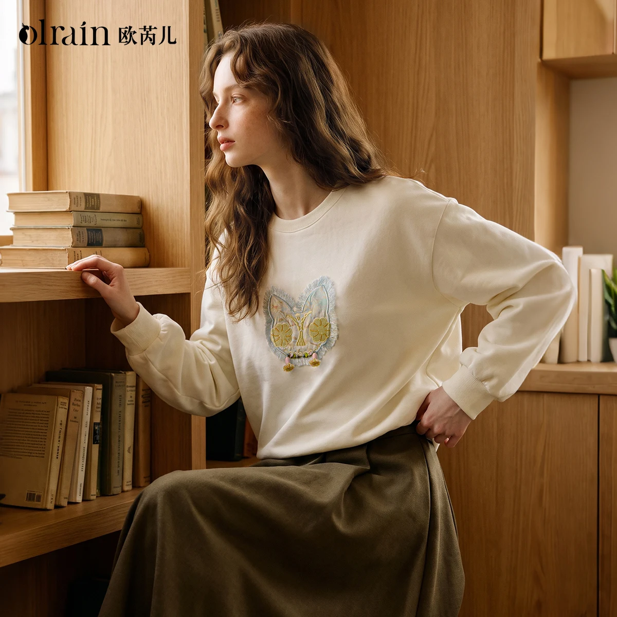 OLrain Women Sweatshirts Loose Embroidered Crew Neck Daily Soft Pullover 2026 Autumn Winter New Lazy Casual Clothing O58QR009030