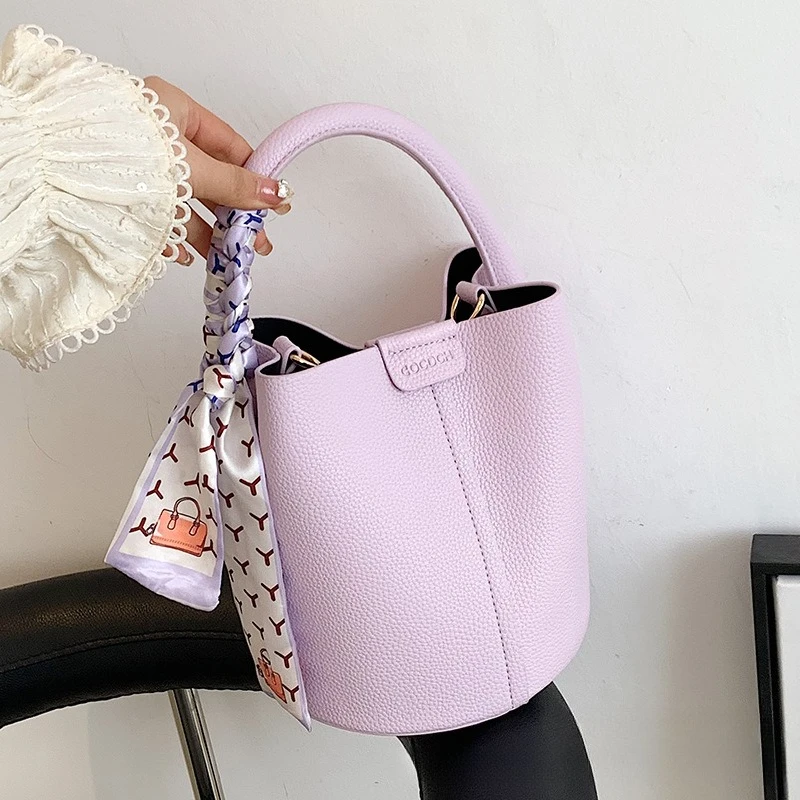 حقيبة كروس عصرية على شكل دلو 2025 - تصميم فرنسي بسيط، لون نقي، متوفر في المخزون، إرسال فوري