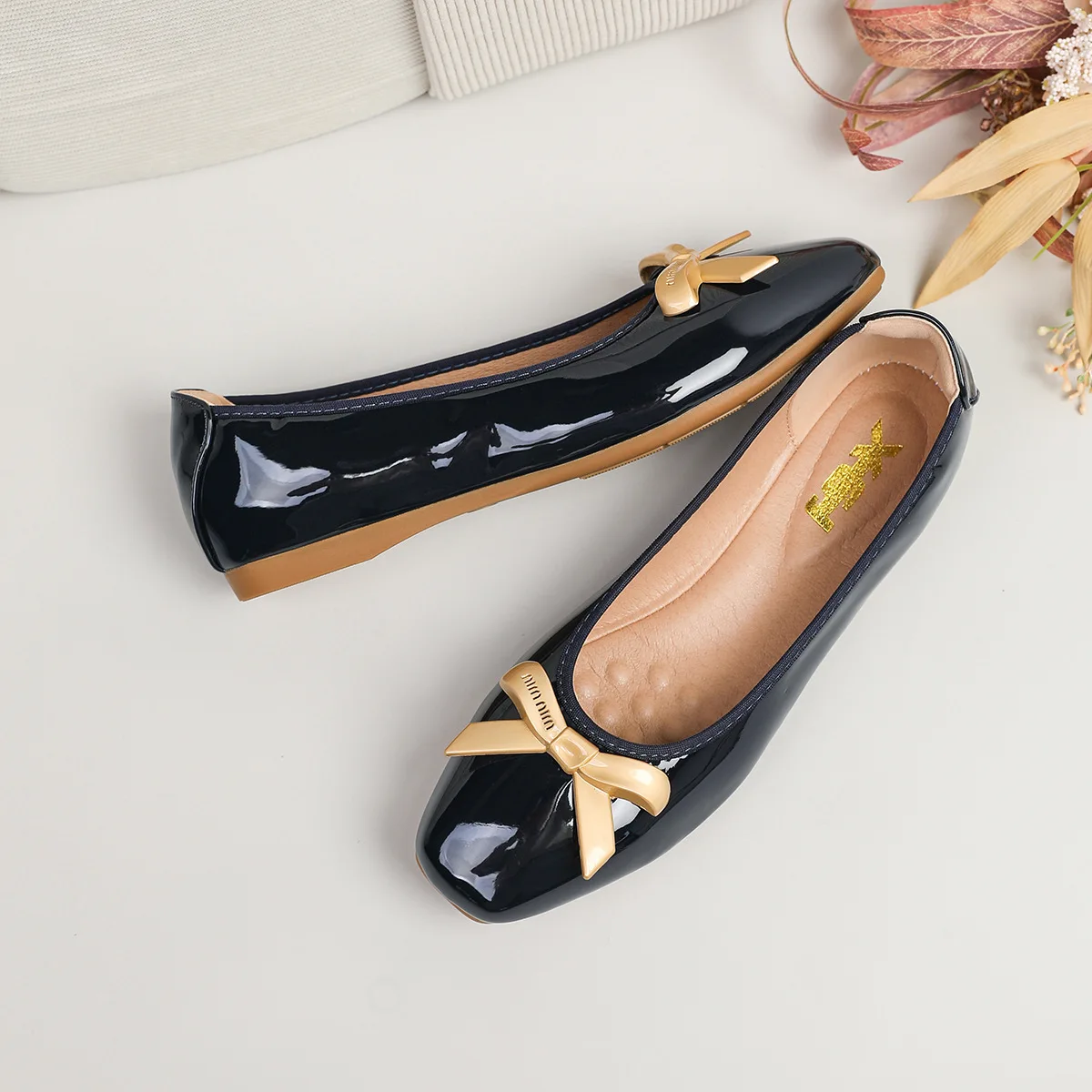 2025 Autumn New Fashionable Square Head Shallow Mouth Soft Surface Bow Wine Red Versatile Casual Flat Bottom Women's Shoes