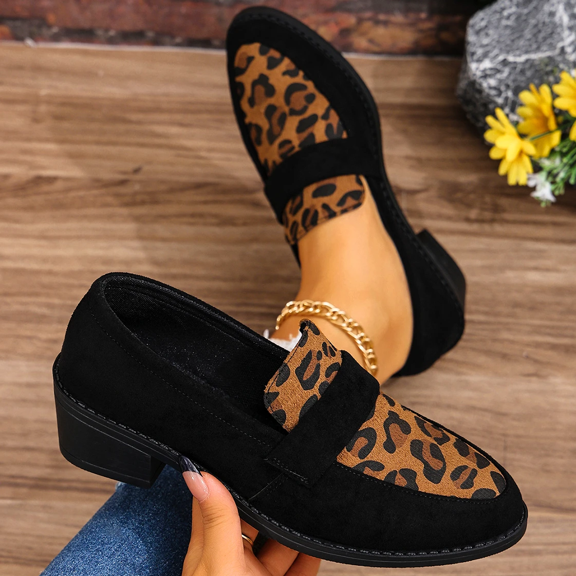 2024 New Spring Autumn Fashion Women Designer Comfortable Casual Shoes Women Medium Heel Pointed Toe Leopard Print Slip-On Shoes