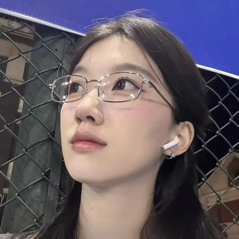 نظارات هاراجوكو ريترو فضية اللون بإطار مربع صغير للنساء نظارات معدنية شفافة للقراءة نظارات حجب الضوء الأزرق