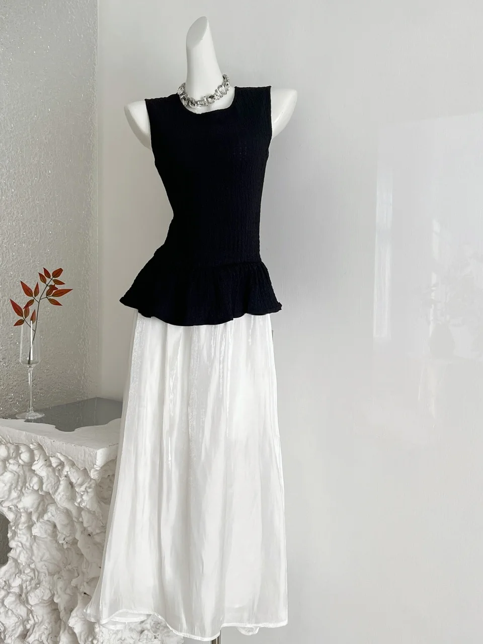 

Black Vest Top High Waist Slimming Half Skirt Two-Piece Set Fashionable Summer Outfit Women's Sleeveless Midi-Length Ensemble