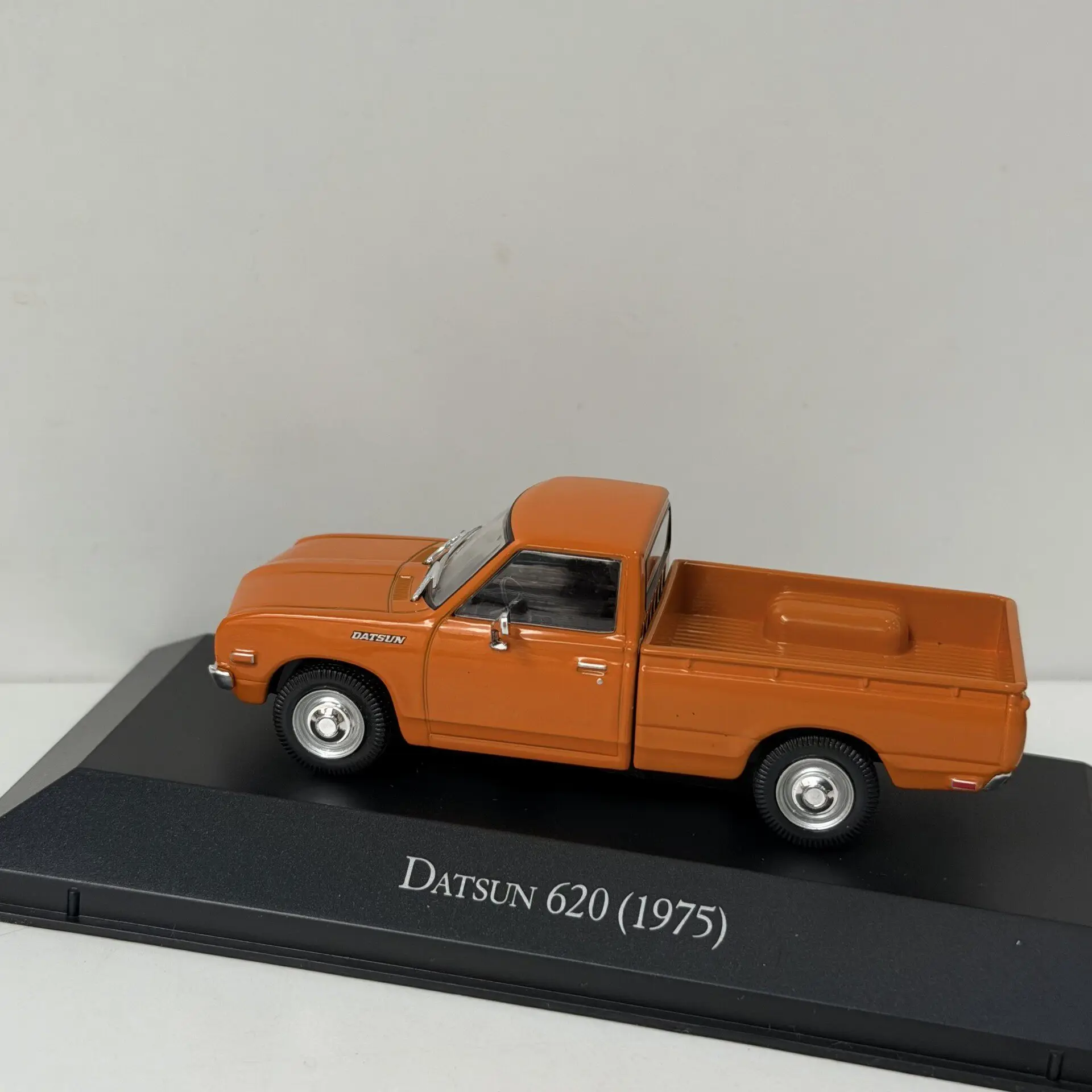 Diecast IXO 1/43 Scale DATSUN 620 1975 6A Alloy Car Model view 6