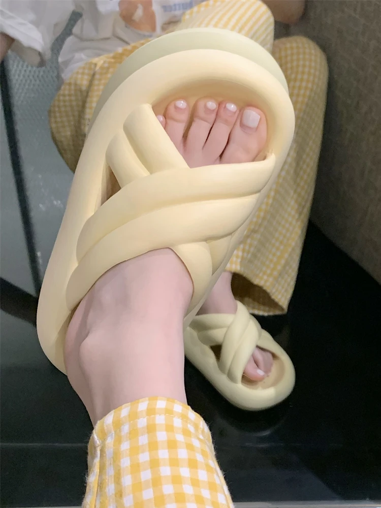 

Soft Thi Bot Bread Slippers Cross Summer Faionable Outdoor Men Women Slippers Casual Sle EVA Material Flat Heel