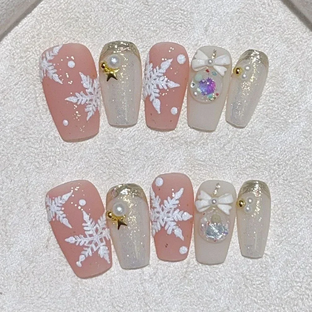 10pcs חג המולד עבודת יד על ציפורניים כיסוי מלא חמוד דוב נצנצים פתיתי שלג בלרינה צרפתית קשת עניבת ענישה ציפורניים מזויפות