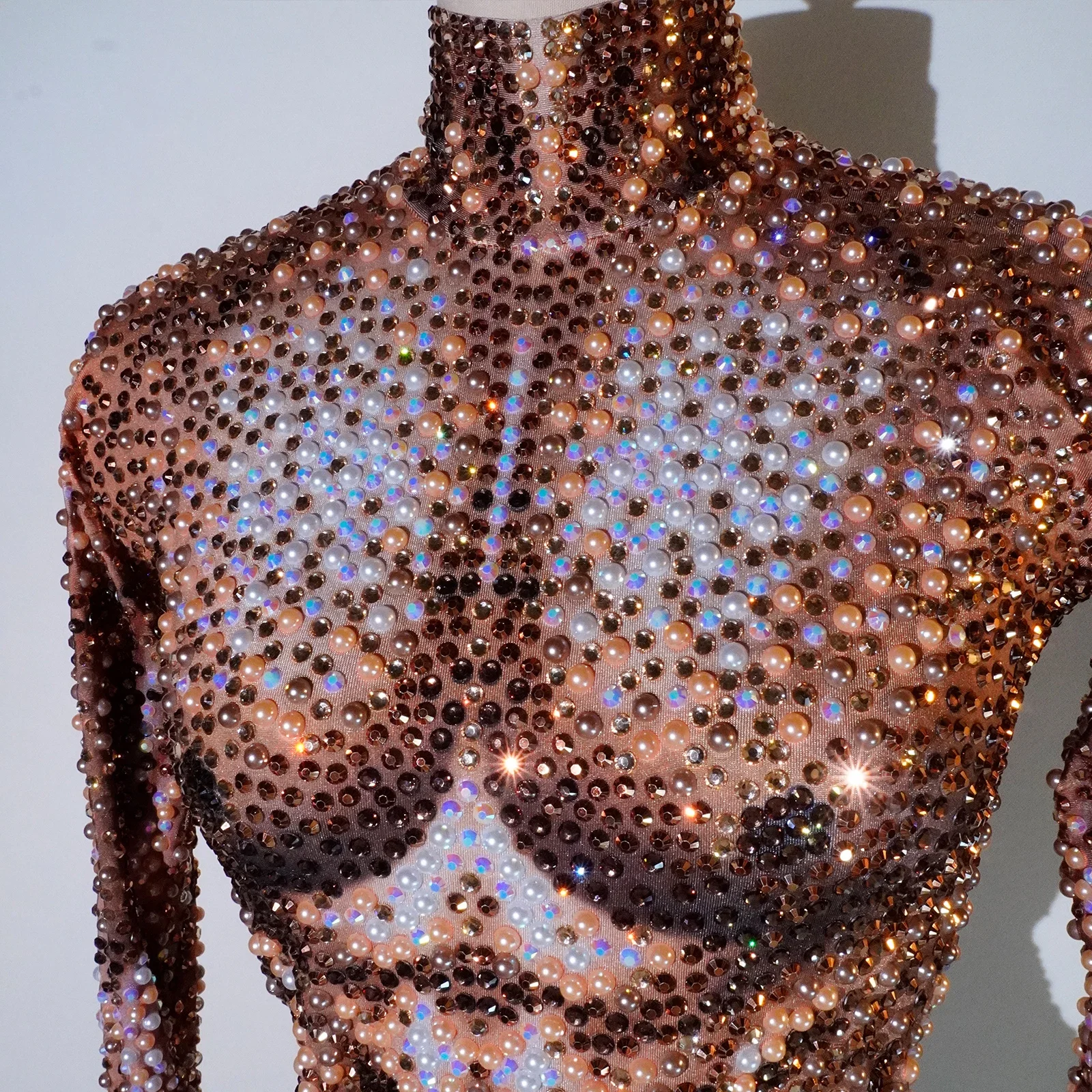 Seksowny kombinezon męski Pearl Nude Muscle men Rhinestones Stage show Birthday Dance Wear Stretch Outfit Celebrate Luxury Event outfit