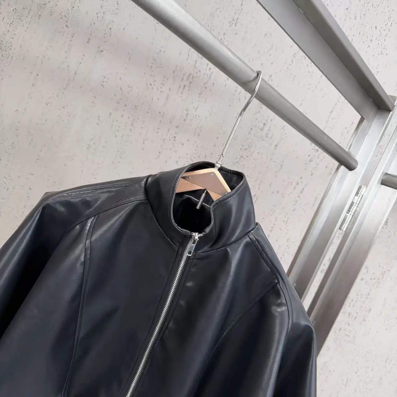 High Street Autumn Black Stand Up Collar Cape with Ruffled PU Leather Jacket Women's Short Zipper Motorcycle Trench Coat