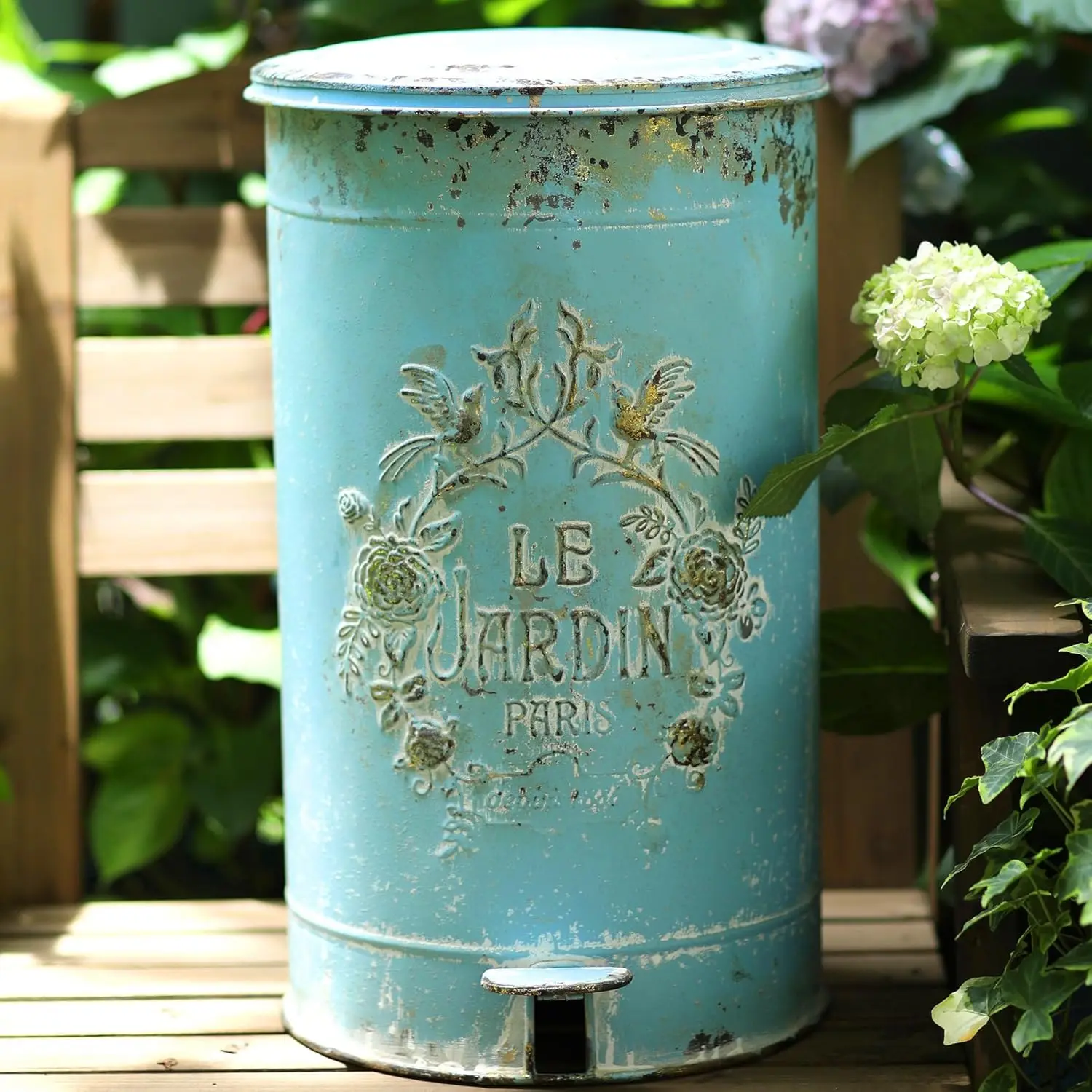 

Retro Kitchen Trash Can with Lid 15 Liter/4 Gallon and Pedal Round Touchless Garbage Cans with Flower and Bird Patterns Outdoor