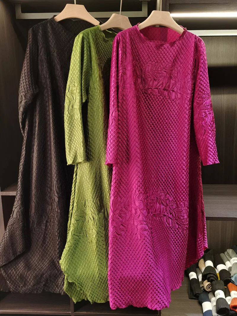 

Pleated Women's Embossed Dress Spring 2026 New Loose Fashion Simple Solid Color Long Sleeve Famale Clothing 2MLN7