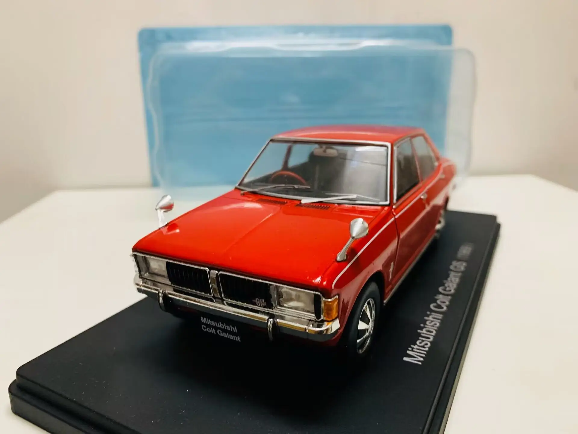 Colt Galant 1969 Red 2 Open Door 1:24 Scale Die-Cast Model Car New