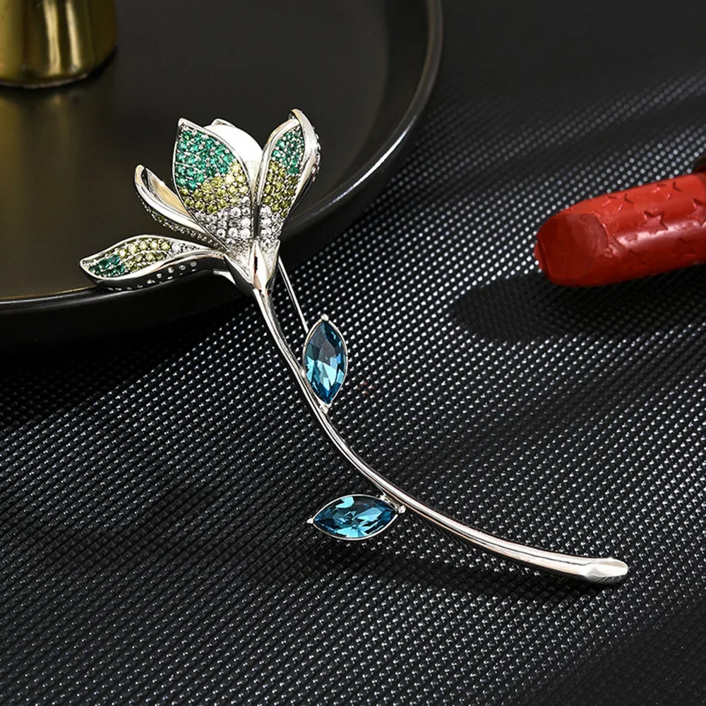 Exquisite Flower High-end Women's High-end Luxury Niche Classic Hollow Design Suit Coat Pin Decoration Office Party Accessories